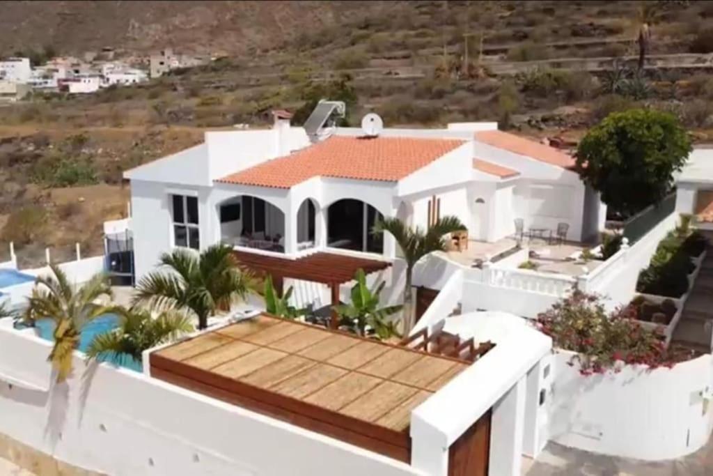 Gezellige Villa Met Prachtig Zicht En Zwembad 아로나 외부 사진
