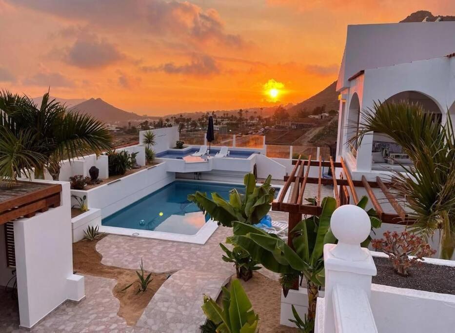 Gezellige Villa Met Prachtig Zicht En Zwembad 아로나 외부 사진