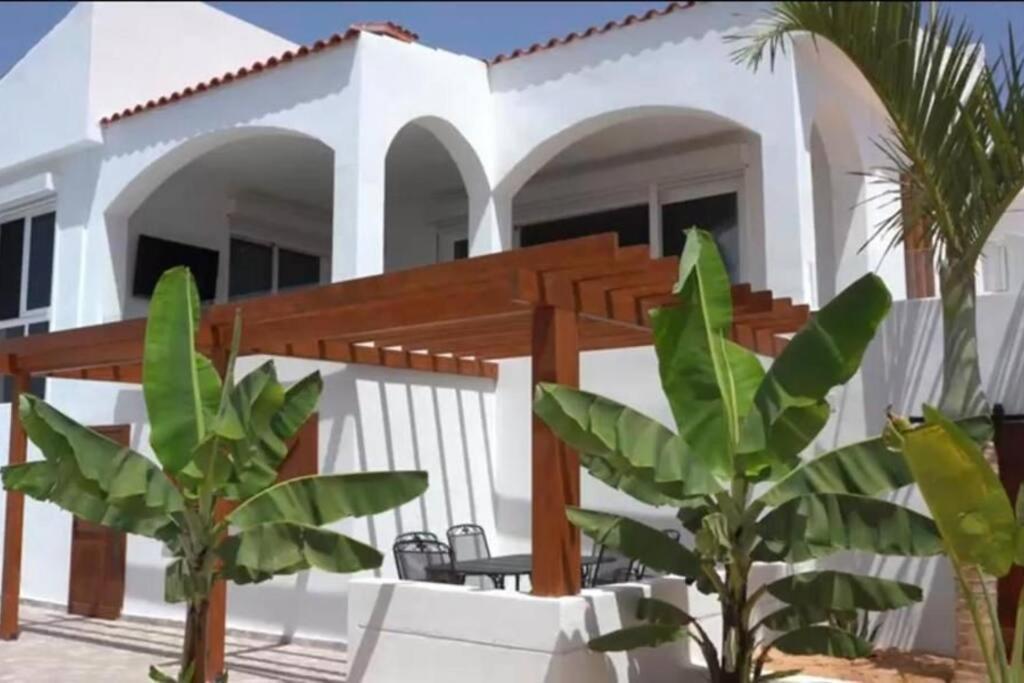 Gezellige Villa Met Prachtig Zicht En Zwembad 아로나 외부 사진