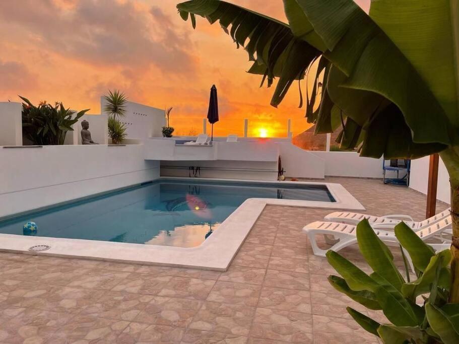 Gezellige Villa Met Prachtig Zicht En Zwembad 아로나 외부 사진