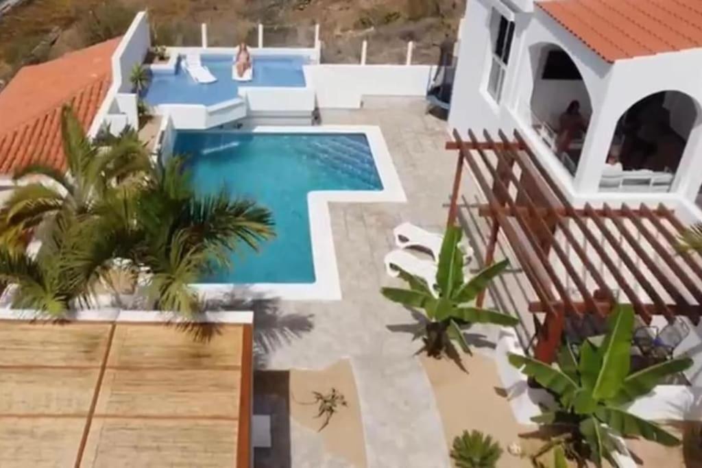 Gezellige Villa Met Prachtig Zicht En Zwembad 아로나 외부 사진