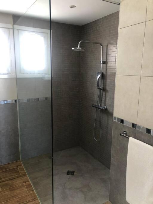 Gezellige Villa Met Prachtig Zicht En Zwembad 아로나 외부 사진