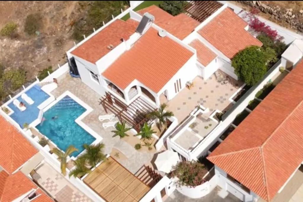 Gezellige Villa Met Prachtig Zicht En Zwembad 아로나 외부 사진